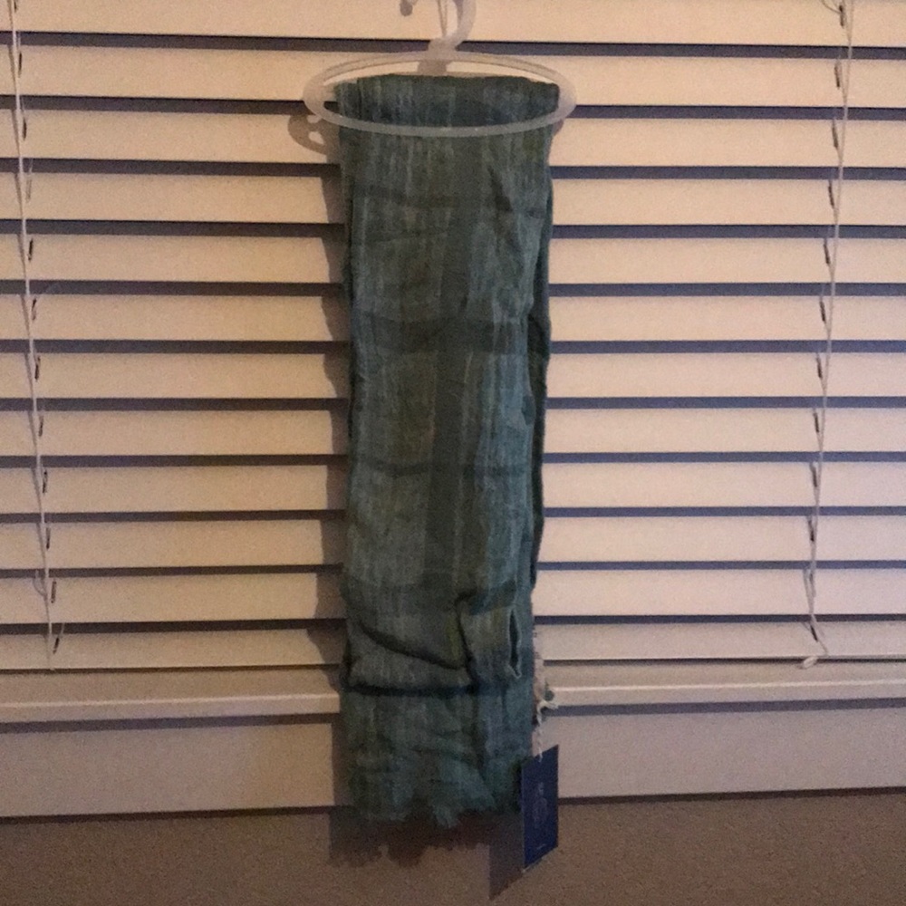 Universal Thread Scarves